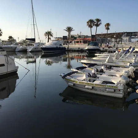 Δωμάτια σε οικογενειακή κατοικία Deluxe In Royal Cabopino Townhouse Μαρμπέλλα