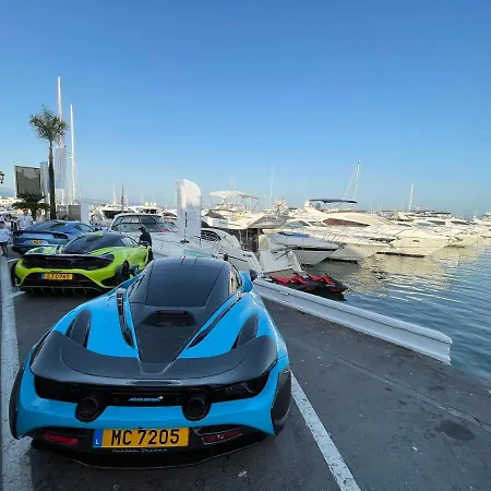 Rum i privatbostad Deluxe In Royal Cabopino Townhouse Marbella