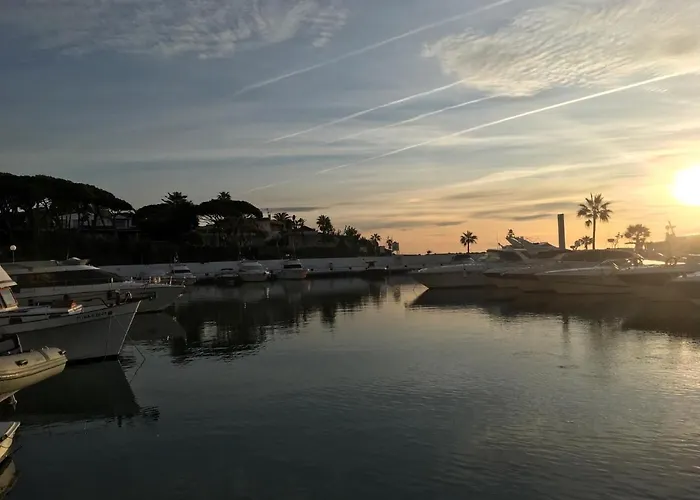 Deluxe In Royal Cabopino Townhouse Проживання в сім'ї