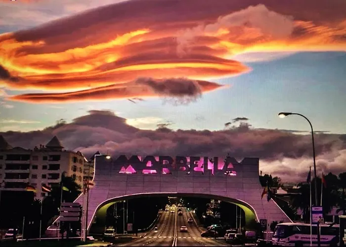 Deluxe In Royal Cabopino Townhouse Проживання в сім'ї