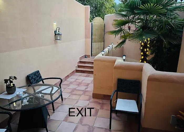 Deluxe In Royal Cabopino Townhouse Проживання в сім'ї *