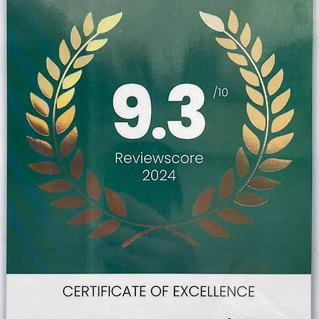 Deluxe In Royal Cabopino Townhouse Проживання в сім'ї Марбелья