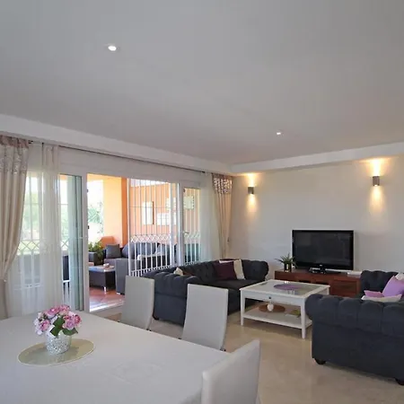 Проживання в сім'ї Deluxe In Royal Cabopino Townhouse