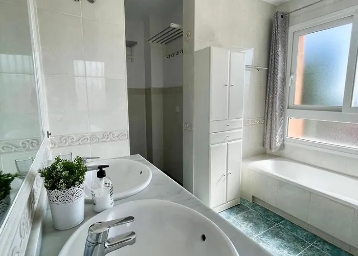 Deluxe In Royal Cabopino Townhouse Habitación en casa particular *